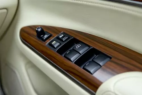 Pièces en plastique intérieures automobiles